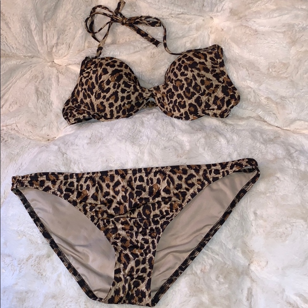 Victoria’s Secret bikini